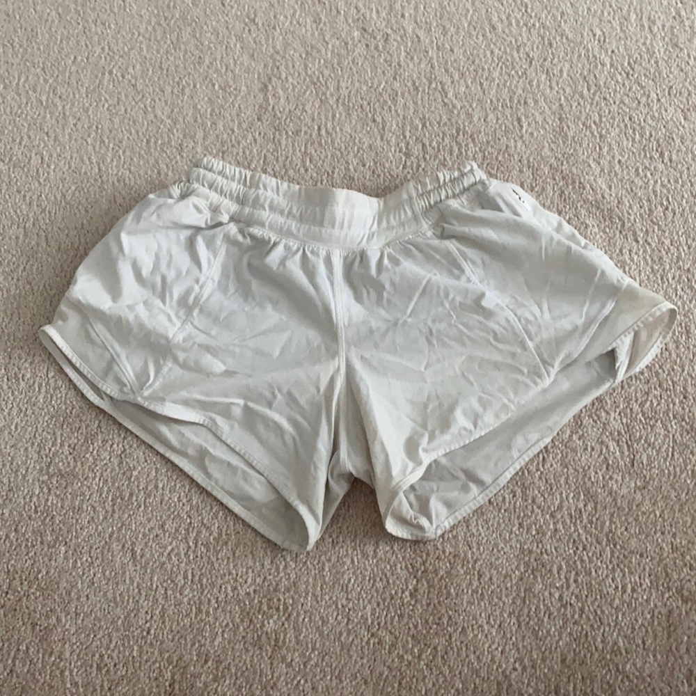 white lulu lemon hotty hot shorts size 4 tall